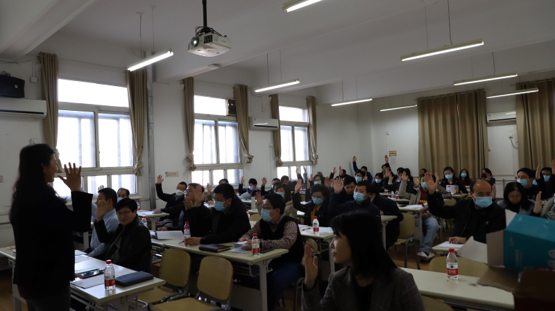 1647855123436389.jpg 亚洲博彩网站第五届教职工代表大会第六次会议顺利召开-3.jpg