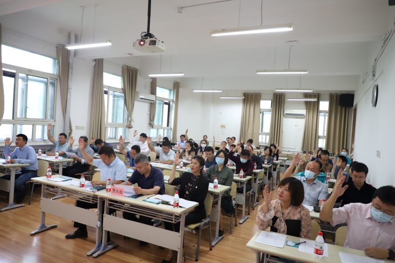 1647855891155724.jpg 亚洲博彩网站召开第五届教职工代表大会第四次会议-2.JPG