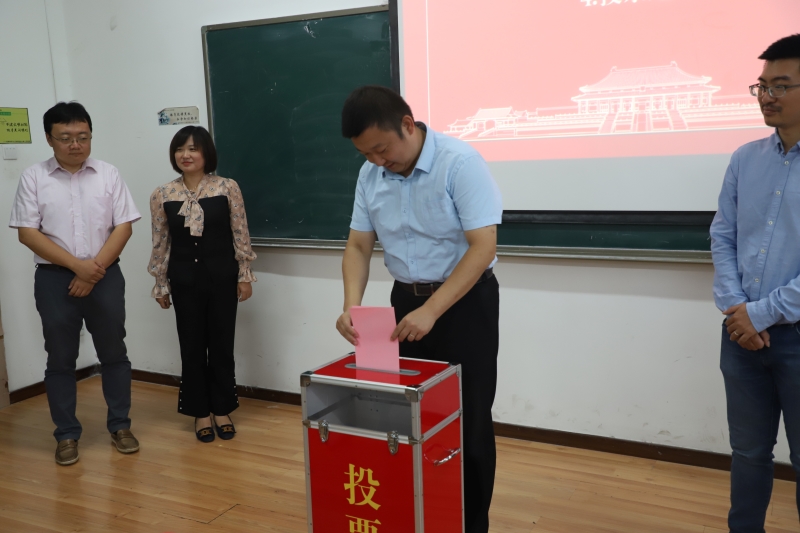 1647855971968852.jpg 亚洲博彩网站召开第五届教职工代表大会第四次会议-3.JPG